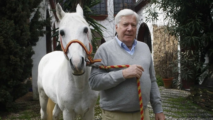 Ako výhra v lotérii. Miliardár a spolumajiteľ značky Hermés ustanovil za svojho dediča záhradníka z Maroka