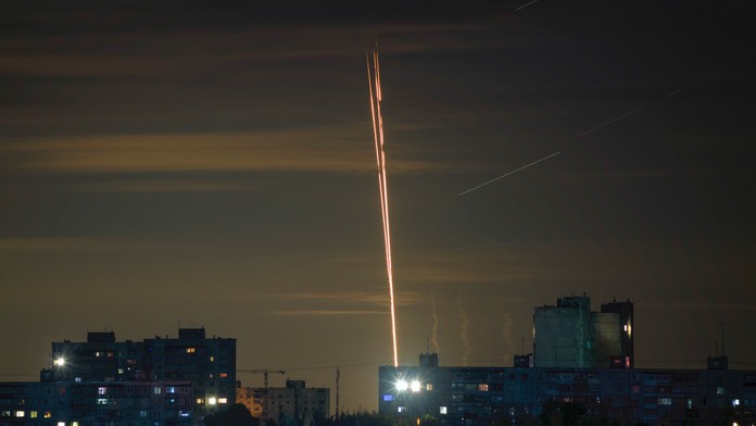 Ruské rakety sú vystreľované proti Ukrajine z ruskej Belgorodskej oblasti.