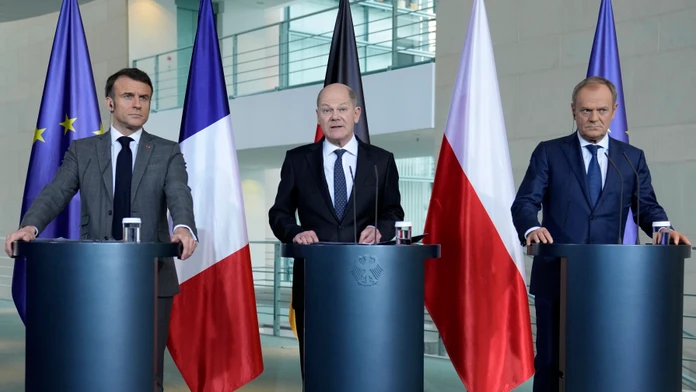 Macron: Na Ukrajine bude možno v určitom bode potrebné vykonať pozemné operácie