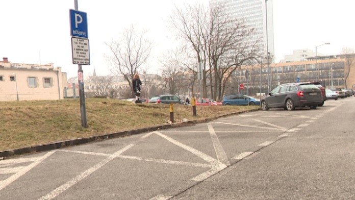 Parkovisko na na Slovanskej ulici v Bratislave pri NBS.
