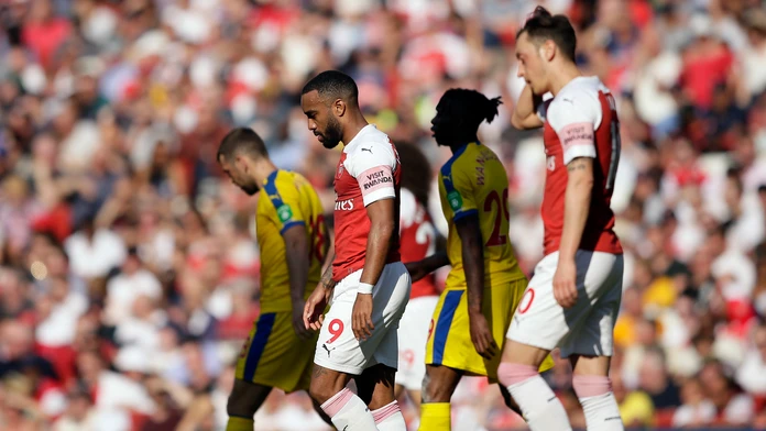 Alexandre Lacazette z Arsenalu reaguje v dueli na pôde Crystal Palace.