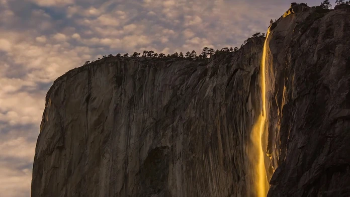Ohňopád v Yosemitskom národnom parku.