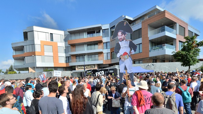 Protest pred Bonaparte, ktoré zorganizovala opozícia v roku 2016.