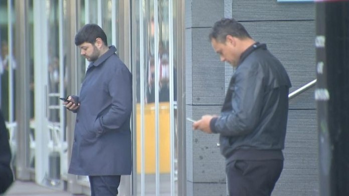 Lenivým imigrantom v Británii odzvonilo.