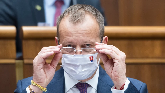 Muž predávajúci psiu masť.