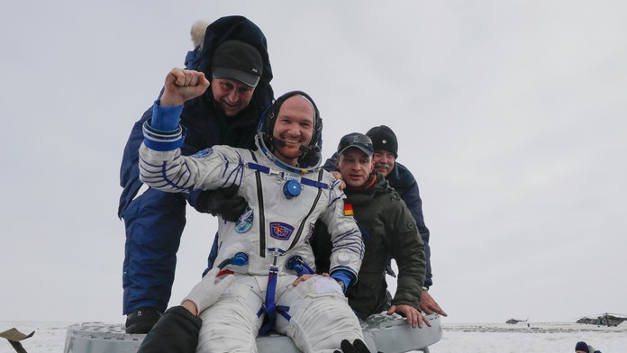 Trojica kozmonautov sa vrátila z misie na ISS