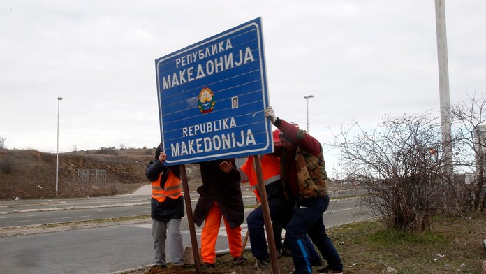 Fluffy našli takmer zamrznutú v snehu.
