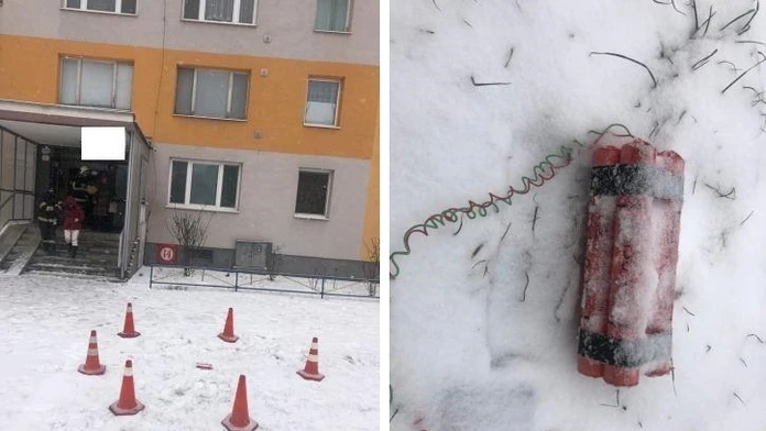 Lane Scheidl z Nitry oslavuje gól na ľade Trenčína.