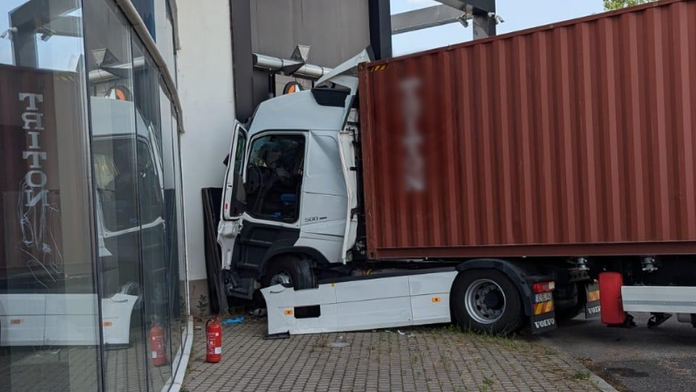 Nehoda kamiónu v Bratislave.