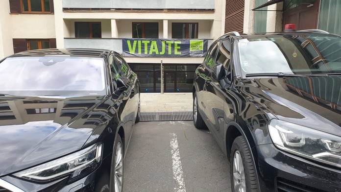 OBRAZOM: Grilovačka, wellness, pingpong ale aj porada k voľbám a riešenie problémov. To všetko stíha OĽANO na teambuildingu