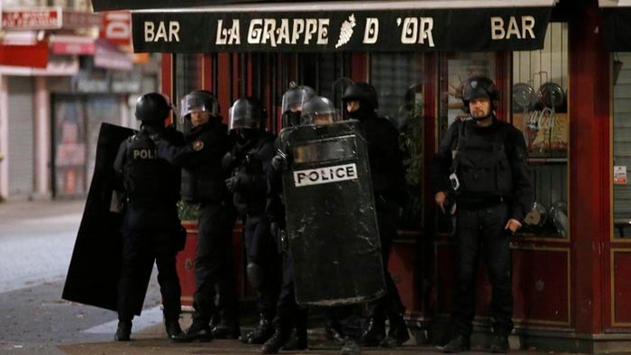 Vo francúzskom meste Saint-Denis sa strieľalo.