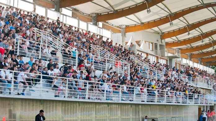 Fanúšikovia a diváci počas tréningu reprezentácie v tréningovom centre na ME 2016 vo Vichy.