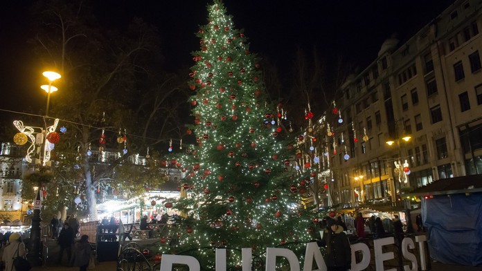 Vianočné trhy v Budapešti.