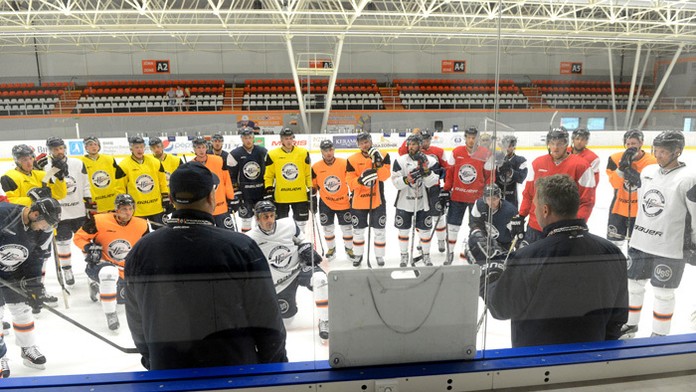 Hráči HC Košice na prvom tréningu na ľade pred blížiacou sa sezónou.
