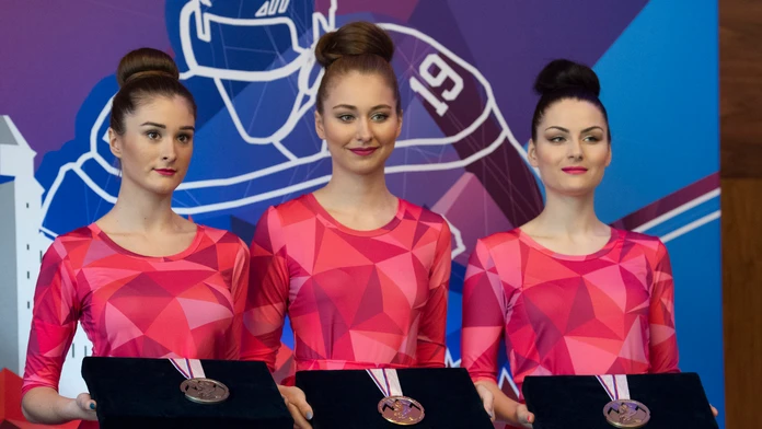 Bývalý slovenský hokejový reprezentant Ľubomír Višňovský počas oficiálneho predstavenia kolekcie medailí pre hokejové MS 2019..j