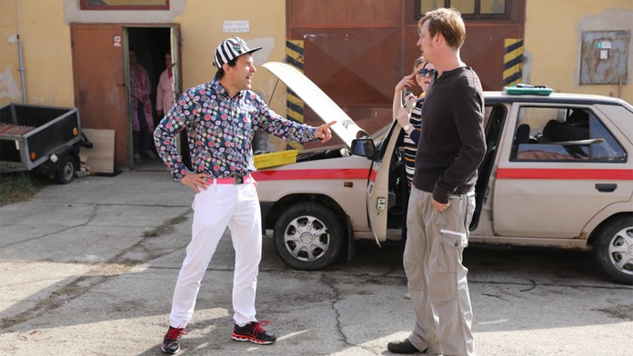 Juraj Kemka a Peter Kadlečík v seriáli Autoškola