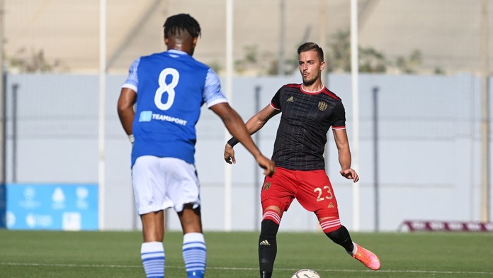 Futbalista Filip Twardzik v drese Trnavy.