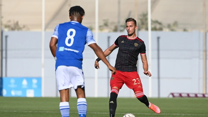 Futbalista Filip Twardzik v drese Trnavy.