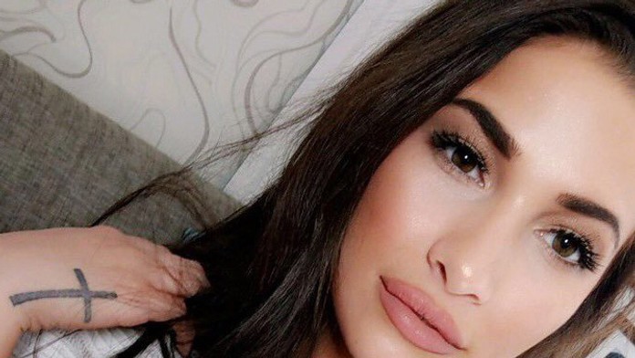 Na obálke magazínu Playboy je prvá nahá preoperovaná modelka. Je prekrásna!