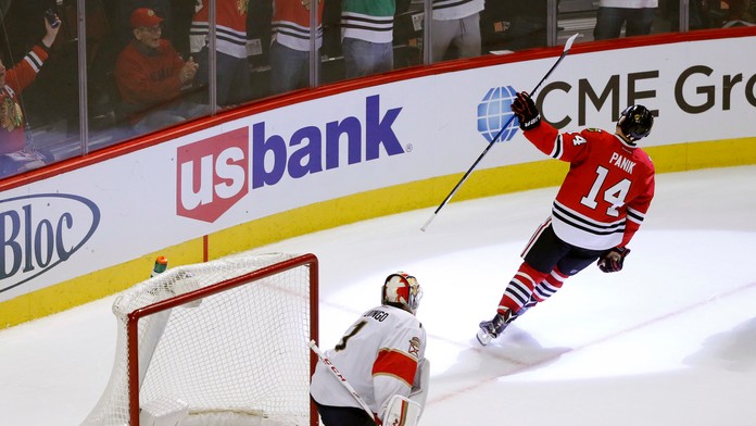 Richard Pánik oslavuje svoj gól v zápase zámorskej NHL Florida Panthers - Chicago Blackhawks.