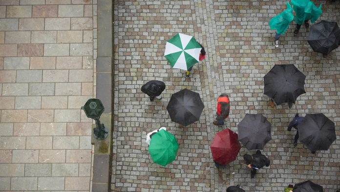 Nezabudnite si doma dáždniky (ilustračná fotografia)