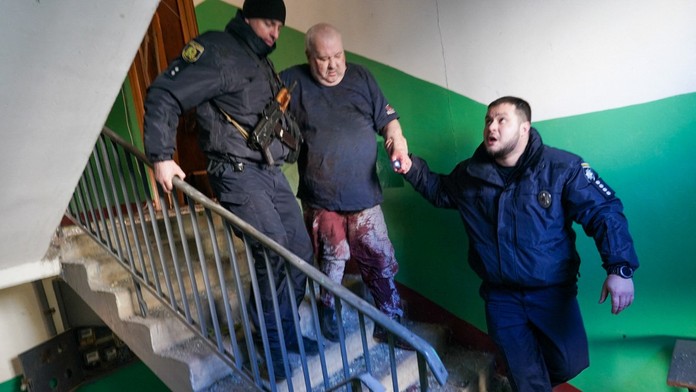 FOTO: Nielen vojenské ciele. Prvé bomby zasiahli bytovku v Charkove