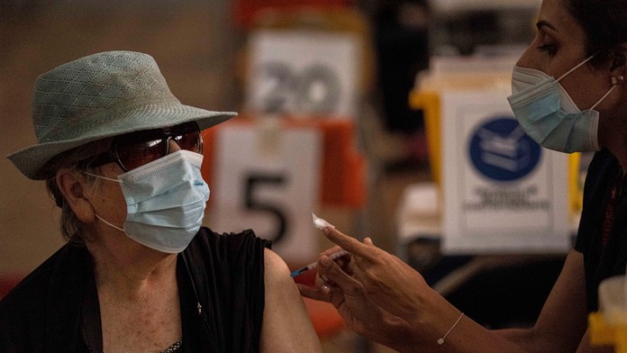 Rakúsko zruší povinné očkovanie proti covidu