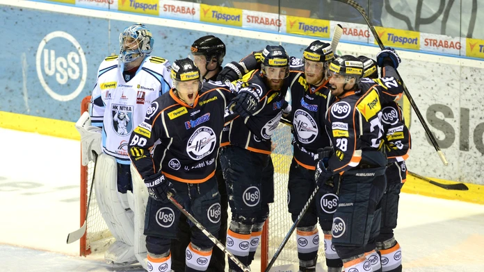 Na snímke radosť hráčov Košíc po prvom góle v siedmom rozhodujúcom zápase finále play-off.