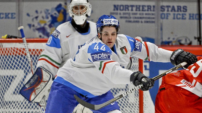 Taliansky hokejista Nicholas Plastino na archívnej snímke.