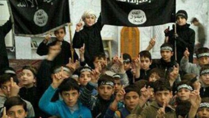 Islamský štát väznil a mučil deti