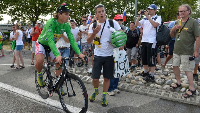 Peter Sagan v obklopení slovenských fanúšikov.