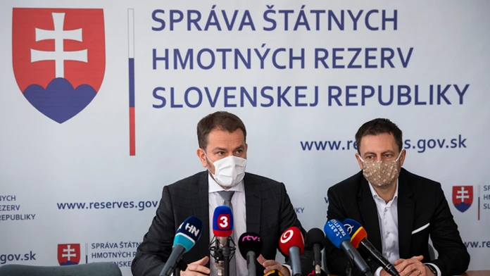 Premiér Igor Matovič a minister financií SR Eduard Heger (obaja OĽaNO).