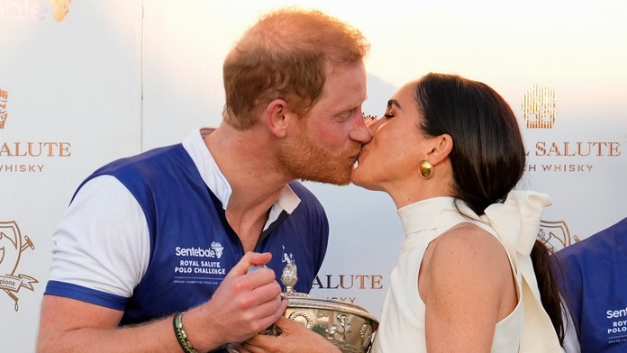 Princ Harry s Meghan po jazdeckom póle