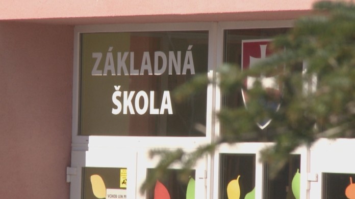 Riaditeľke dávali učiteľky svoje odmeny