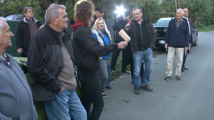 Zúfalí Bardejovčania dnes prišli zobudiť svojho primátora.