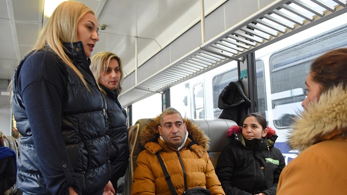 Sprava Hakan Calhanoglu a Mateo Musacchio z AC Milána oslavujú gól proti FC Janov.