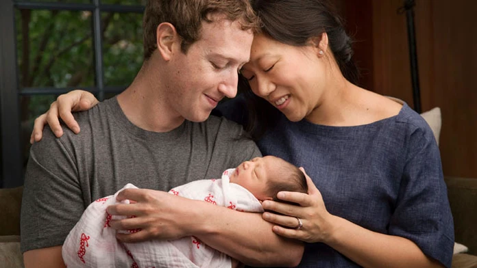 Mark Zuckerberg sa stal otcom. Jeho manželka mu porodila dcérku Maximu.