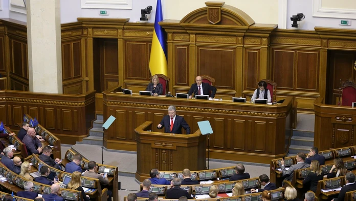 Ukrajinský prezident Peter Porošenko v parlamente.