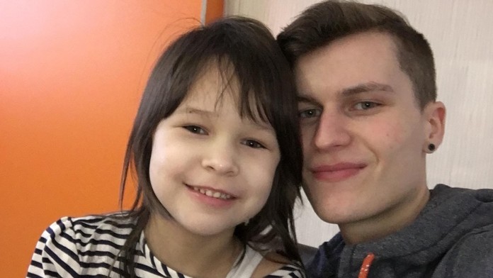 Tomáš so sestričkou Kristínkou.