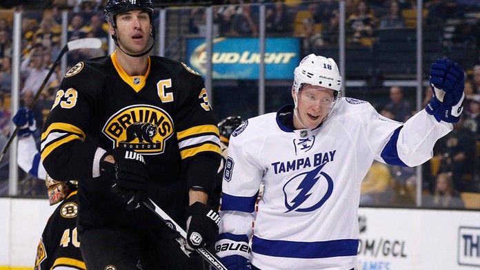 Slovenský hokejový obranca Zdeno Chára nastúpil v noci na utorok na svoj prvý zápas v novej sezóne zámorskej NHL.