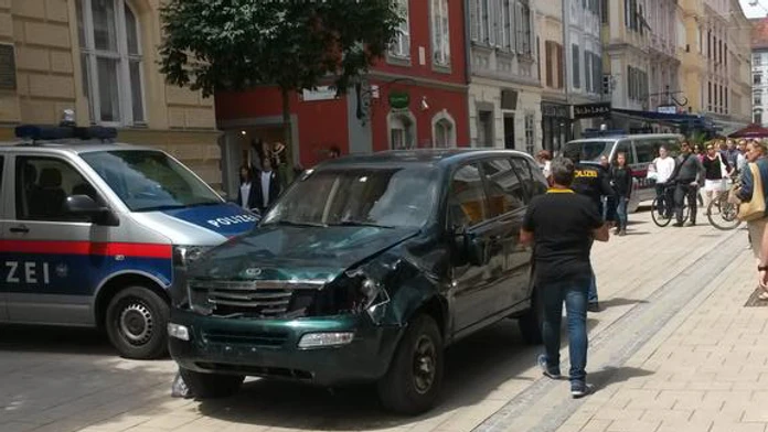 Auto, ktore vrazalo v Grazi do ludi.