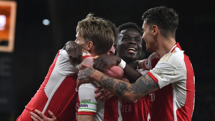Futbalisti Arsenalu sa tešia z gólu.