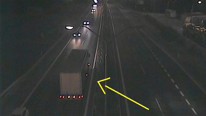 Kamión v protismere na D1 v Bratislave.