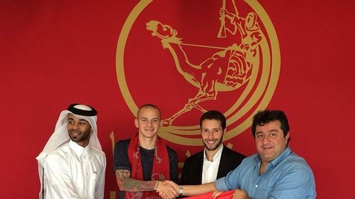 Vladimír Weiss ml. po podpise zmluvy s katarským Lekhwiya SC .