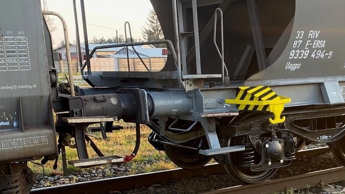 Mladík vyliezol v Galante na vlak. Po zásahu silou 25-tisíc voltov zomieral pred očami priateľky