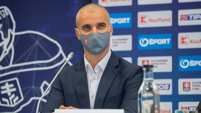 Na snímke tréner hokejovej reprezentácie do 20 rokov Ivan Feneš.