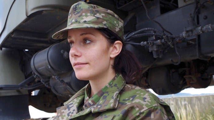 Vojačka dobrovoľnej vojenskej prípravy v roku 2016.