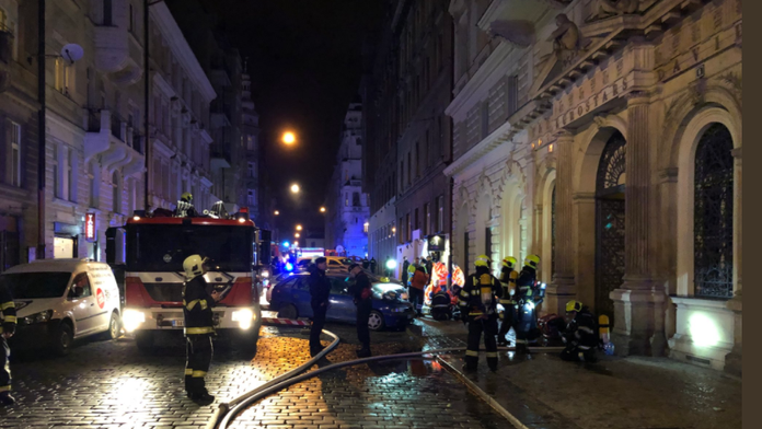 Hráči Chelsea oslavujú gól na pôde Brightonu.