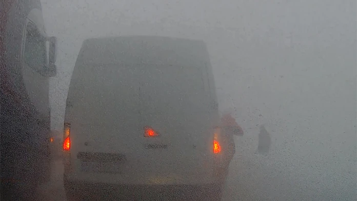 Záber z videa Lukáša Topoliho, ktorý bol jedným z prvých účastníkov hromadnej nehody v Spišskom Štvrtku.
