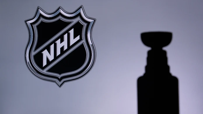 Pred začiatkom sezóny NHL má istotu štartu kvarteto Slovákov. Ďalší štyria bojujú o prvý tím